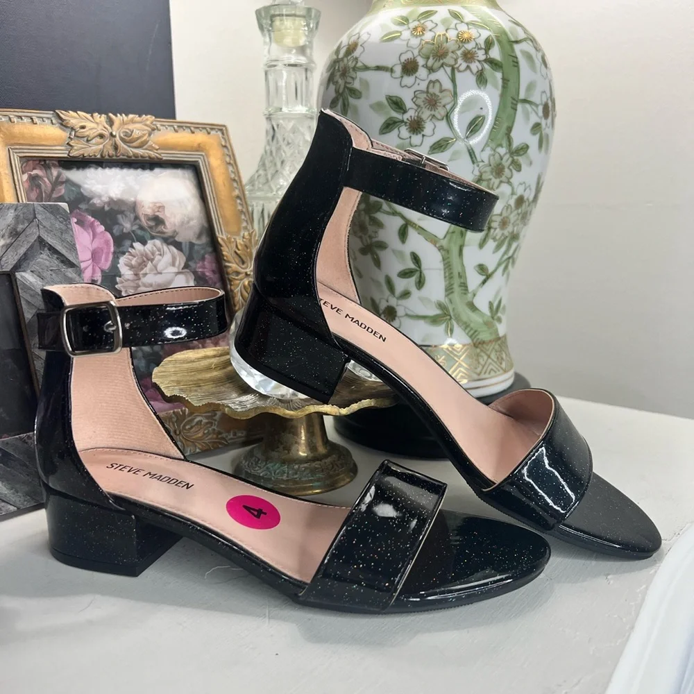 Steve Madden Kid’s' Carrson Glossy Black Rainbow Sparkle kitten heels